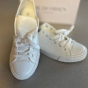 White waterproof NIB women sneakers size 9